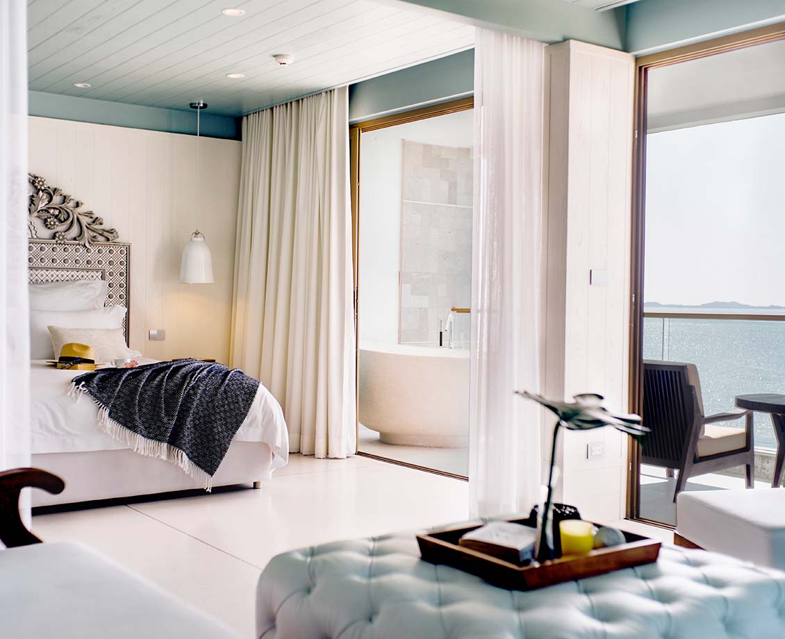 Private ocean-view suite with bathtub at The Beach Samui
